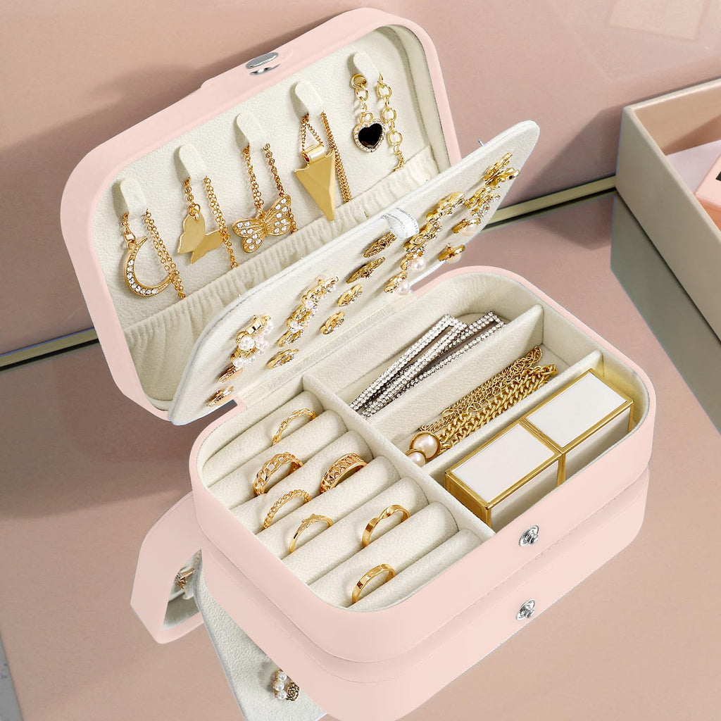 CNMTCCO Jewellery Box Small Travel Jewelry Organiser Storage Case for Necklace Rings Bracelets Earrings Premium Faux PU Leather Jewellery Gift Box Girls Women (Pink)