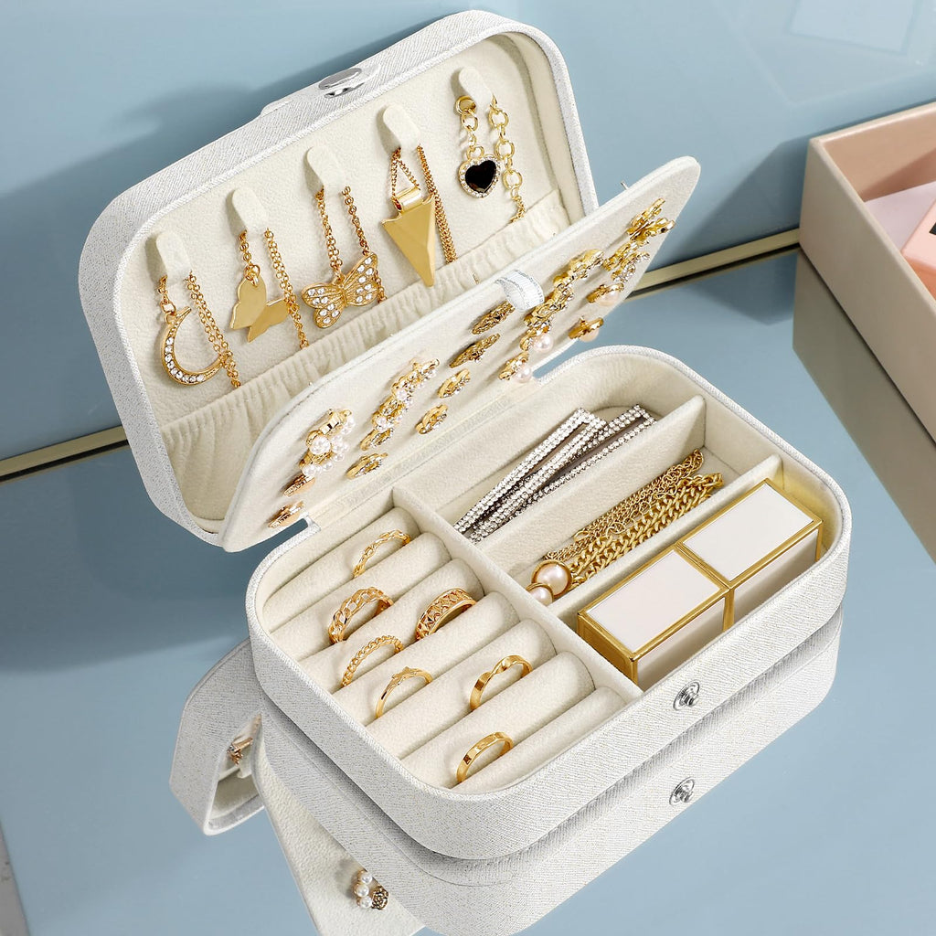 CNMTCCO Jewellery Box Small Travel Jewelry Organiser Storage Case for Necklace Rings Bracelets Earrings Premium Faux PU Leather Jewellery Gift Box Girls Women (Pink)